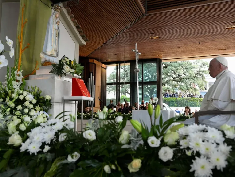 Francisco rezó en Fátima