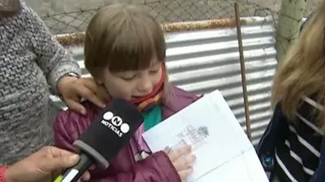 Tiene 9 años y vende sus dibujos para reconstruir su casa tras sufrir un incendio
