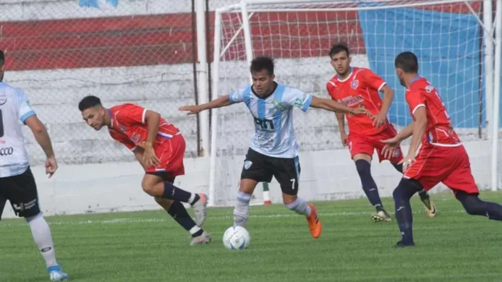 Peñarol aplastó a Sol de Mayo 4 a 0