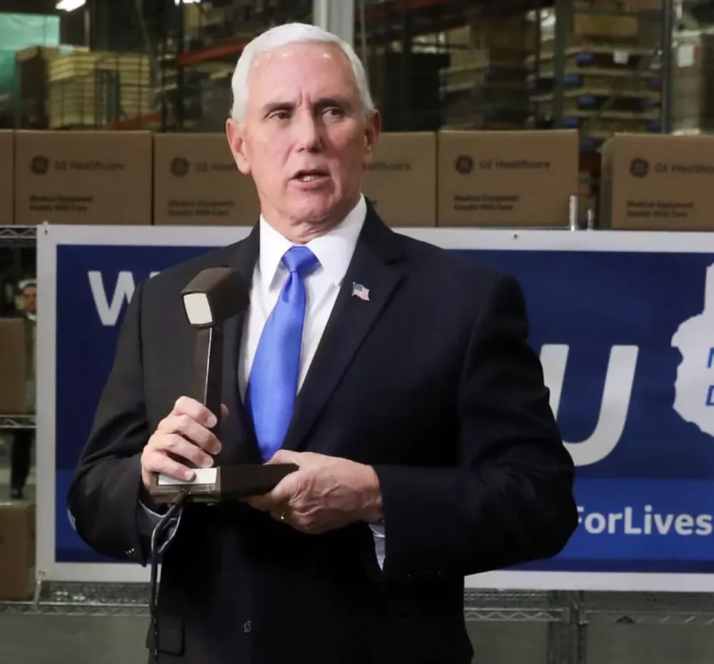 ¿Número 2 de EEUU queda en aislamiento?