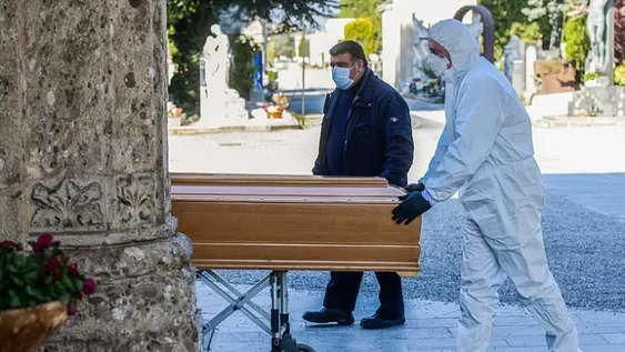 Italia superó otro trágico récord: 476 muertos