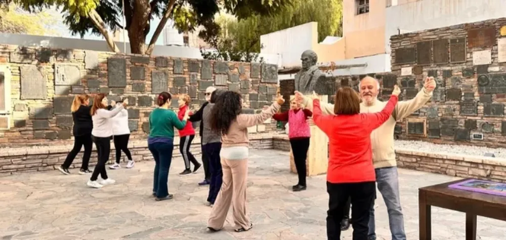 Aprendizaje de danzas folclóricas para adultos