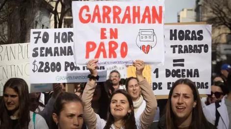 Trabajadores del Hospital Garrahan se movilizaron reclamando por la pérdida en el poder adquisitivo de los salarios.