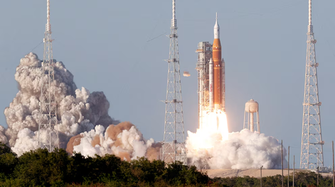 La misión Artemis II despega con el cohete Space Launch System (SLS) desde el ennedy Space Center en Cape Canaveral, Florida