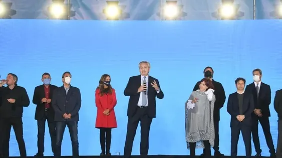 “A los que dudan les pido que estemos juntos para terminar con la desigualdad y decadencia”