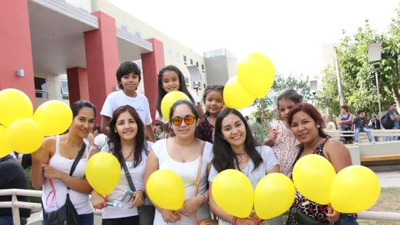 Globos al cielo para conmemorar la lucha contra el cáncer infantil