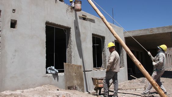 Los empleados públicos nacionales con hijos menores de 13 años deberán realizar trabajo remoto