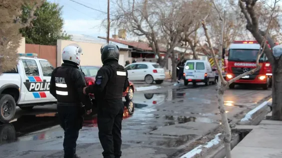 Una falla eléctrica en un vehículo sería la principal hipótesis del incendio en Rawson