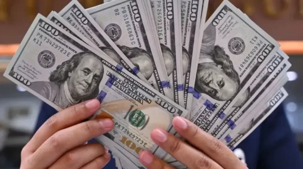 El dólar oficial retrocedió $9,50 este miércoles.