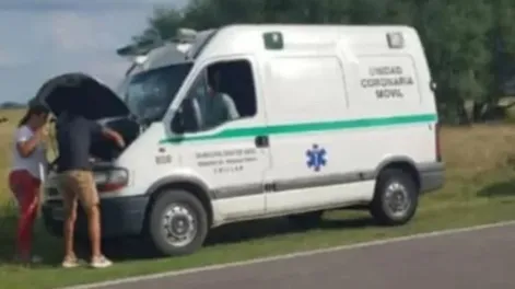 Se rompió una ambulancia y murió una mujer que era trasladada