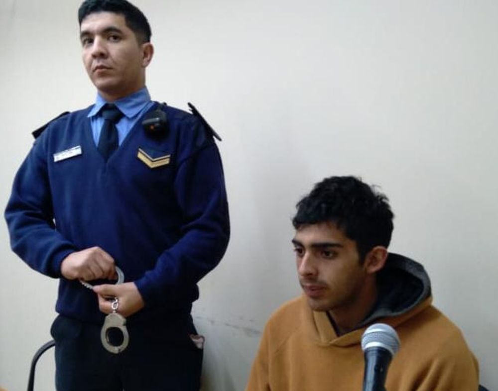 Un juez rechazó un pedido para dejar en libertad al joven que casi mató a su pareja