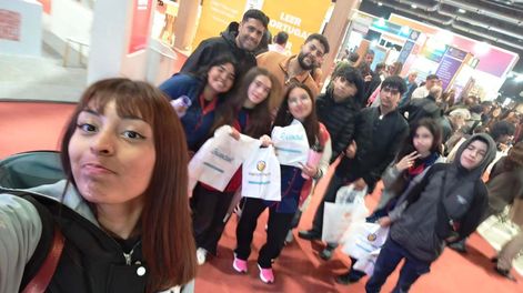 Alumnos de la Escuela Secundaria Obispo Zapata, de Caucete, cumplieron el sueño de viajar a Buenos Aires y participar de la Feria del Libro.