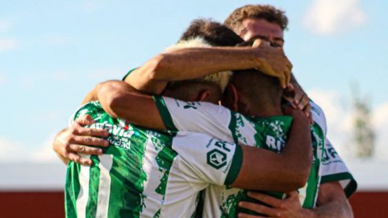 Puntero. Desamparados revirtió el resultado ante Defensores de Argentinos y es el líder del Apertura.