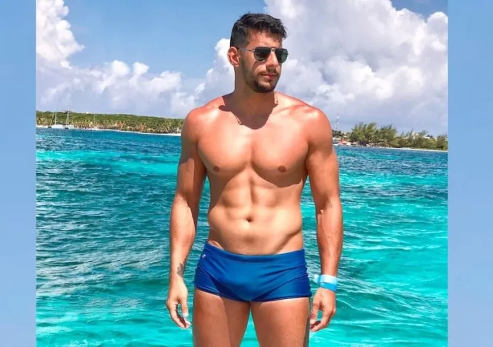 Un galán vende sus fotos hot y se sorprenden por un detalle