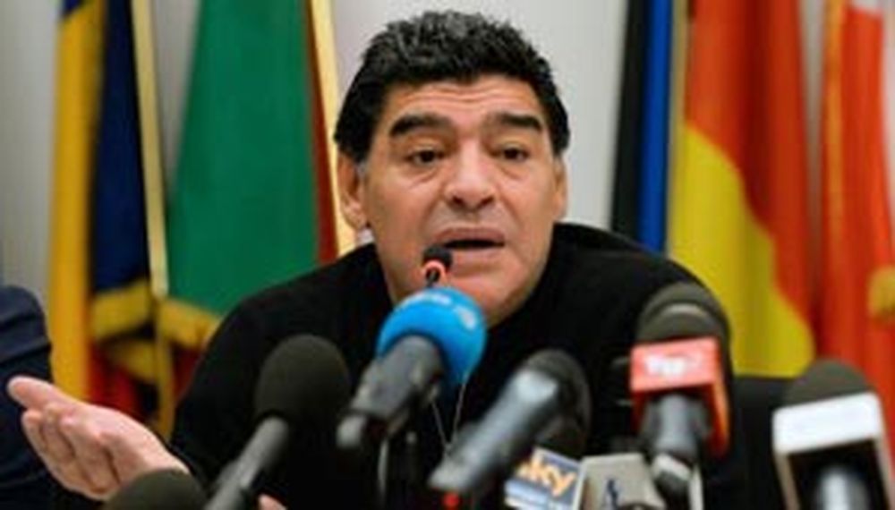 Maradona: “Yo debería ser el técnico de la Selección en Brasil”