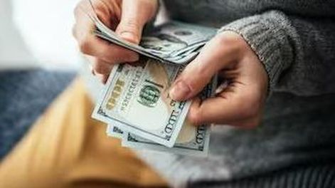 Al galope, el dólar blue superó la barrera de los $600 en el país