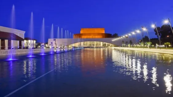 Teatro del Bicentenario. Propone visitas guiadas por sus instalaciones