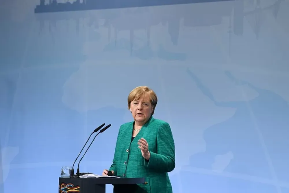 Merkel sufrió fuertes temblores durante un acto oficial