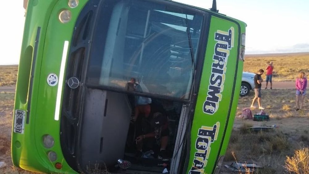 Subió sin barbijo al colectivo y lo bajaron a los golpes