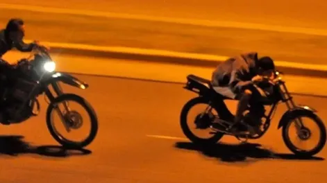 Aseguran que detuvieron a cinco motociclistas por correr picadas