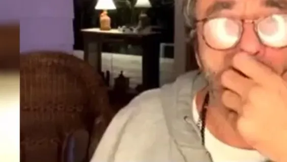 Un fantasma sorprendió a Pablo Granados mientras hacía un video desde su casa