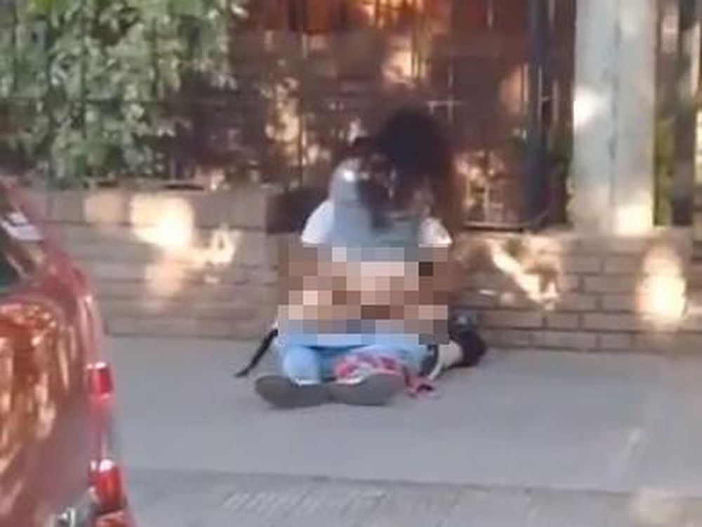 Tenían sexo en la calle y fueron escrachados