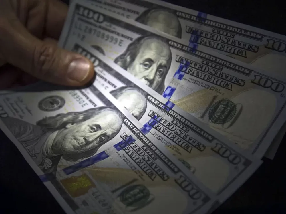 El dólar blue cayó 1 peso