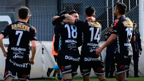 Con un gol de Alan Cantero, Estudiantes de Caseros se metió en la final por el ascenso