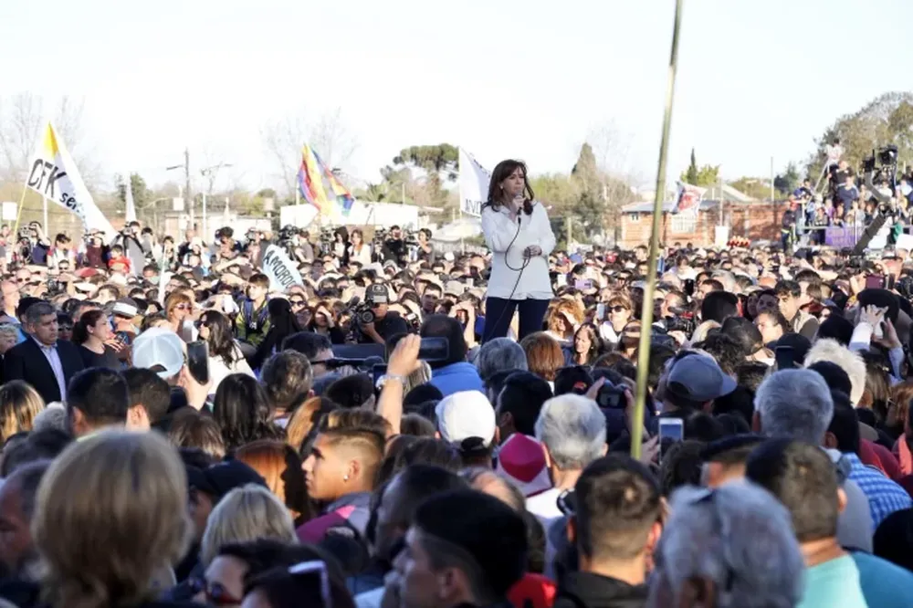 Cristina retomó la campaña: “Es momento de construir una oposición seria y concreta”