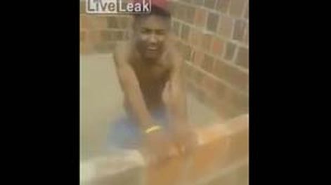 Video: terrible castigo a un ladrón