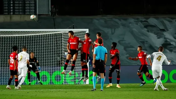 El Real se aferra a la punta