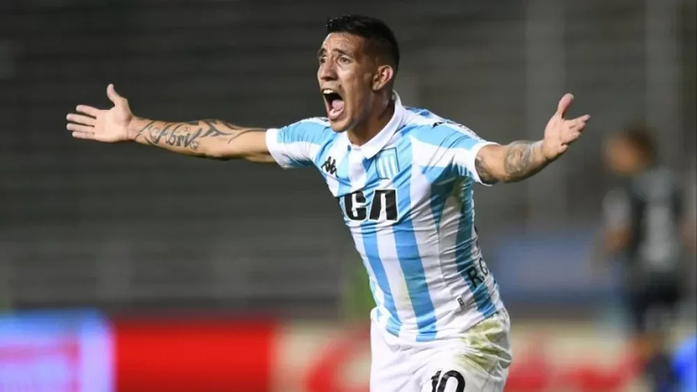 Ahora Centurión exige volver a entrenar con el plantel profesional de Racing