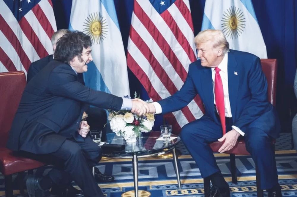 EN UN FUERTE GESTO político hacia Milei, el presidente de EE.UU., Donald Trump aplicaría aranceles diferenciados para la Argentina. Ambos países firmaron un Non-Disclosure Agreement (NDA), que los obliga a mantener reserva absoluta sobre las negociaciones arancelarias que están protagonizando desde hace 90 días.
