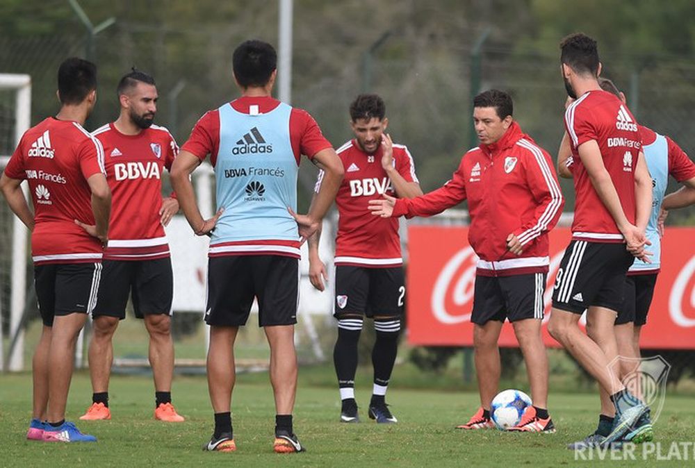 Volvió a entrenar sin Angileri y con Montiel en observación