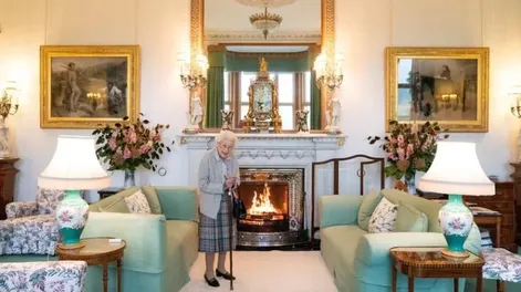 La historia detrás del último retrato público de la reina Isabel II