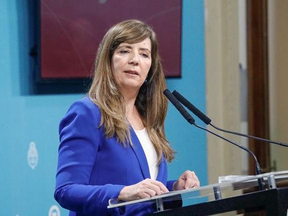 Cerruti dijo que la inflación baja rápido y que “la gente va a reconocer la epopeya del Gobierno”