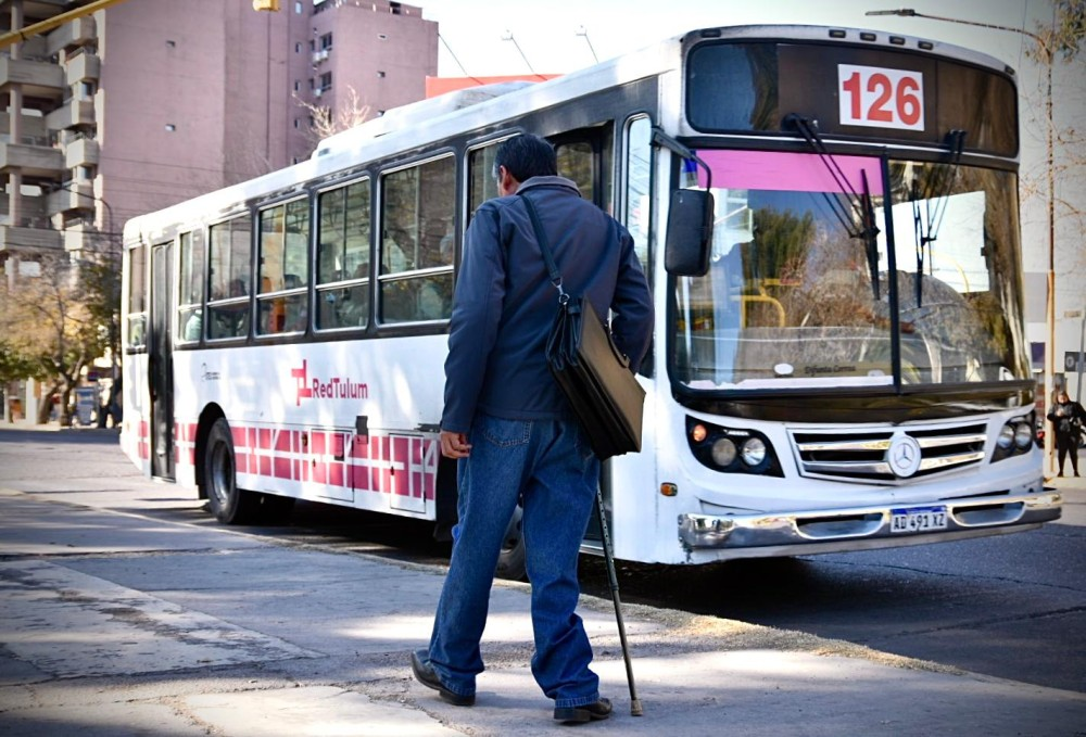 Extienden hasta fin de año los pases vencidos de colectivo