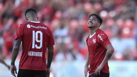 Benítez y Romero, afuera de los concentrados de Independiente para jugar con San Martín