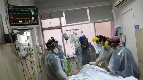 Son más de 9.000 muertos por coronavirus en Chile, que se acerca a los 350.000 contagios