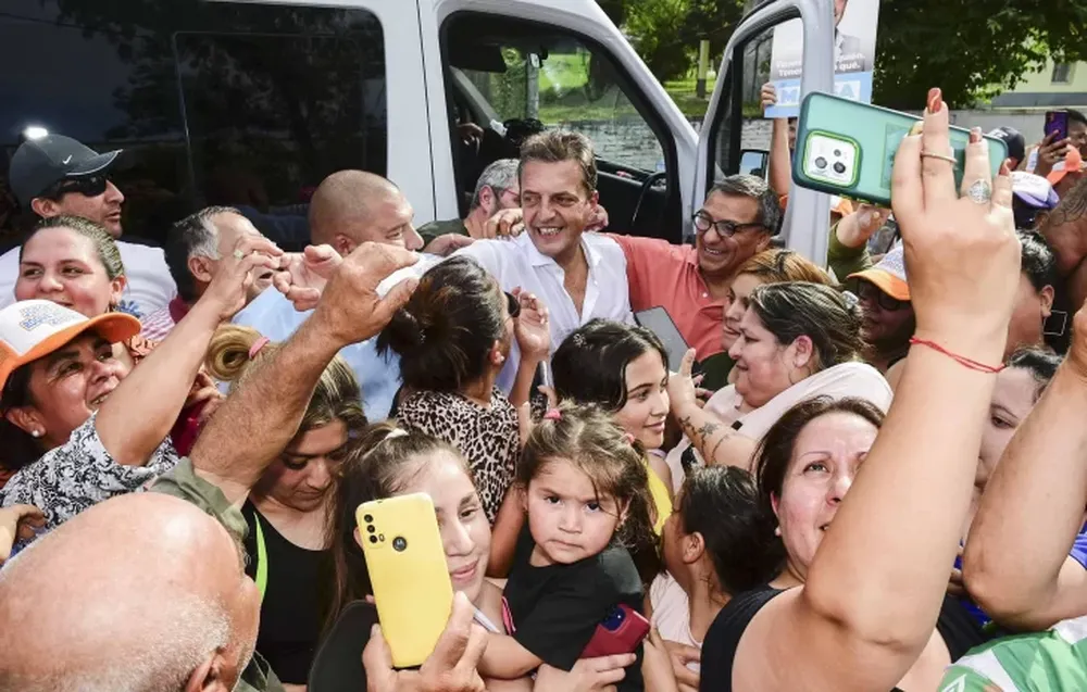 Massa bajó un fuerte mensaje de unidad para sumar a la UCR