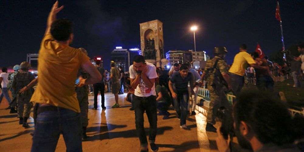 Impresionante tiroteo en las calles de Turquía luego del golpe de estado