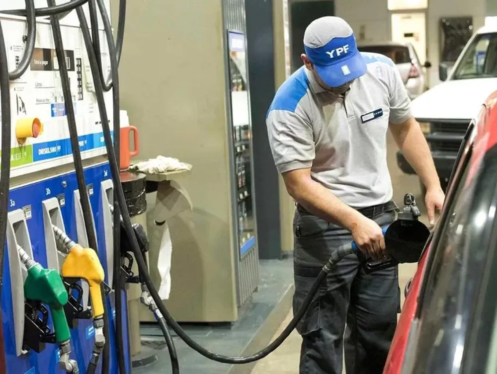 YPF aumentó sus combustibles un 4% en promedio