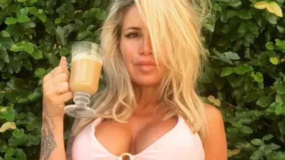 Flor Peña se tomó un “cafecito hot”