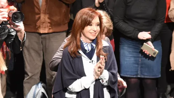 Cristina Kirchner no votará mañana por problemas con un vuelo