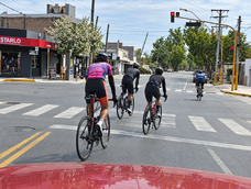 [video] polemica: filmaron a un grupo de ciclistas cruzando semaforos en rojo en santa lucia