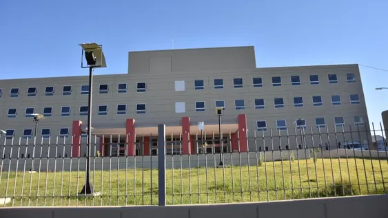 Jugaba con su beba, la levantó y el ventilador la lastimó