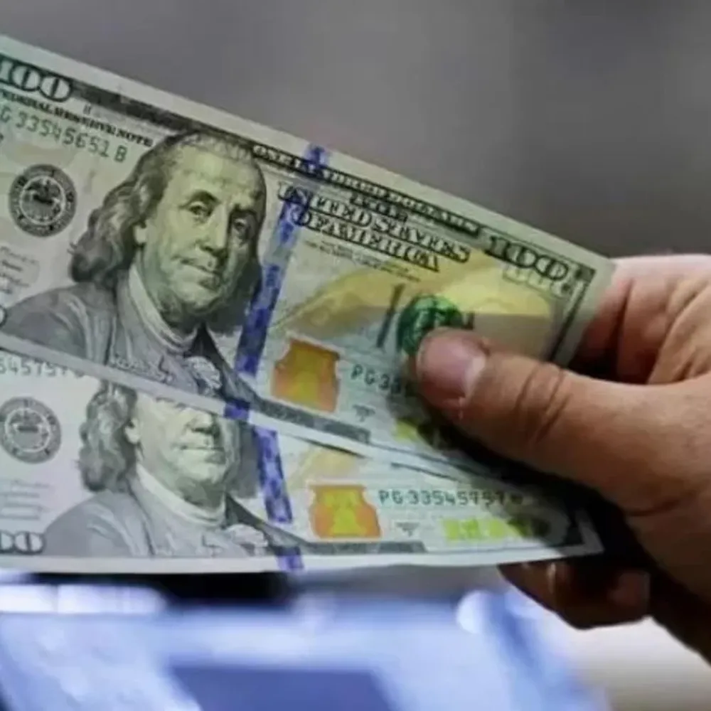 Dólar blue perforó el piso de los $1.000 y cerró en $990
