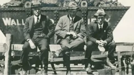 TRES DE LOS FUNDADORES de BHN Broken Hill, Nueva Gales del Sur.