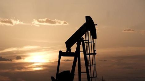 El petróleo cayó 11% en la semana, a valores previos a la guerra entre Rusia y Ucrania