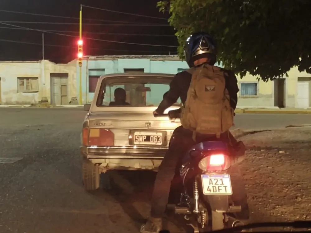 Policía que no cumple con normas de tránsito